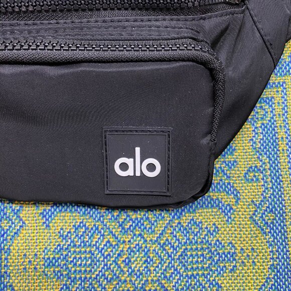 ALO Yoga Explorer Convertible Pack | 3L Nylon Waist Bag - Picture 4 of 4